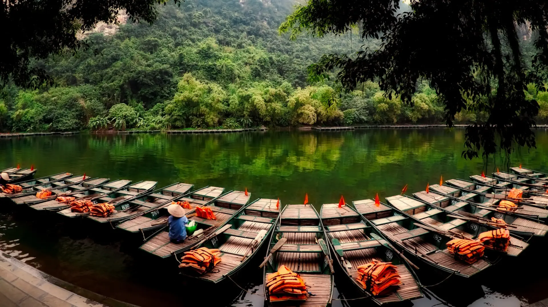 Market Floating Boats on the river
